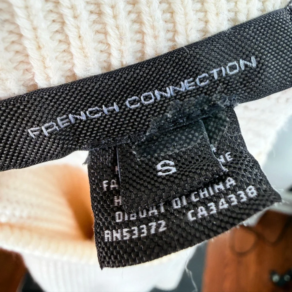 EUC French Connection Jamie Puff Sleeve Sweater